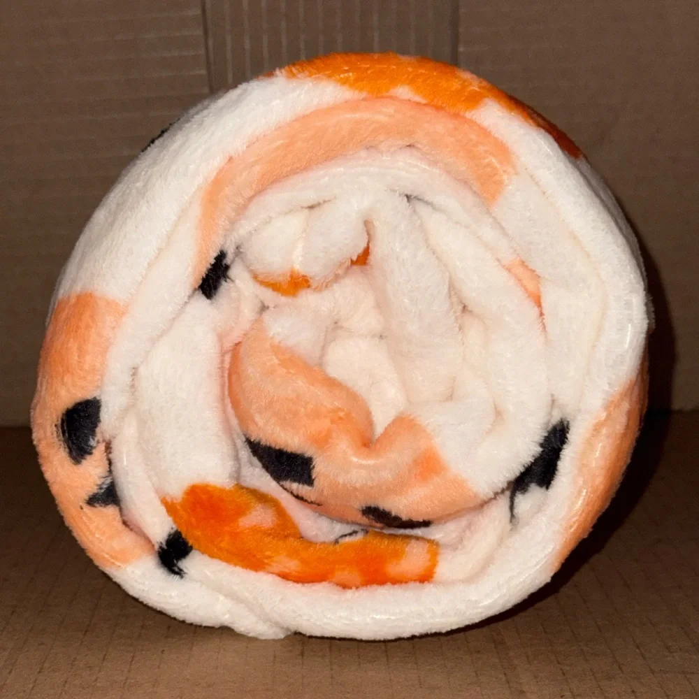 HYDE & EEK Boutique Pumpkin & Bat Plush Throw / Blanket